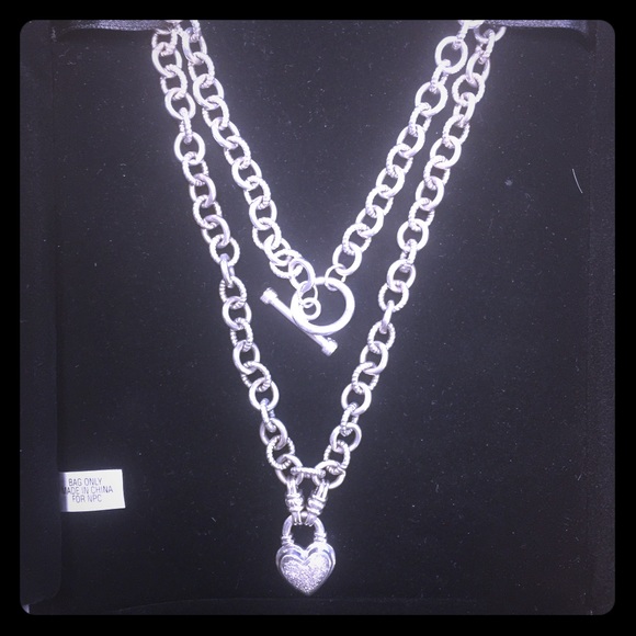 Jewelry - 1/4 cctw Diamond Heart Toggle Necklace